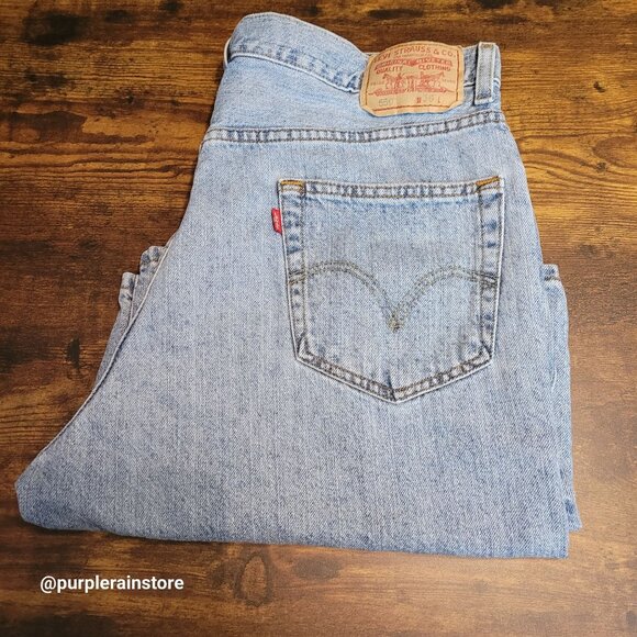 Vtg Levi's Shorts 36 Relaxed Fit 550 Jhorts Medium Light Wash Cotton Denim Y2K - Picture 3 of 10